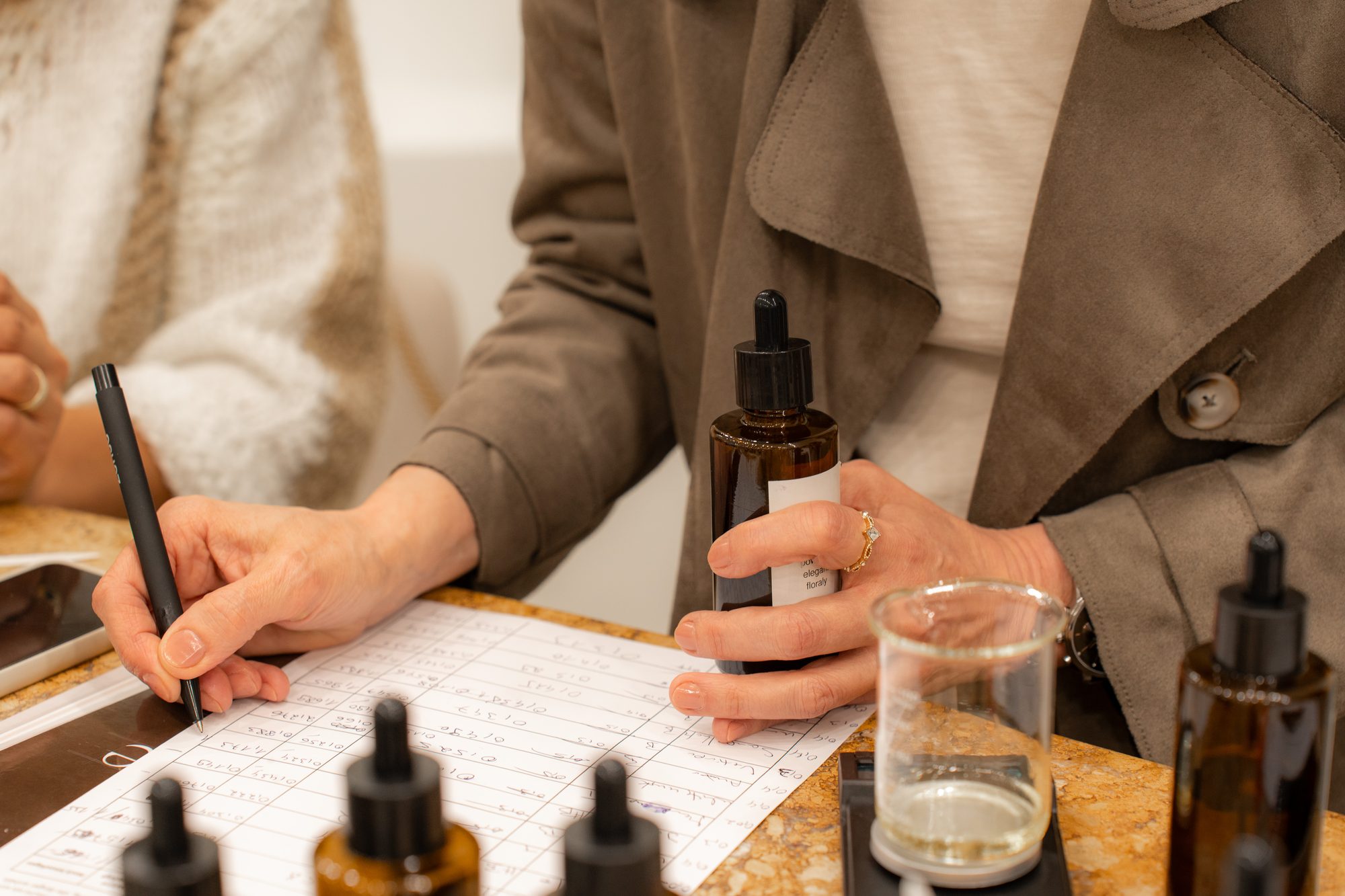 Rezeptur wird von Hand notiert